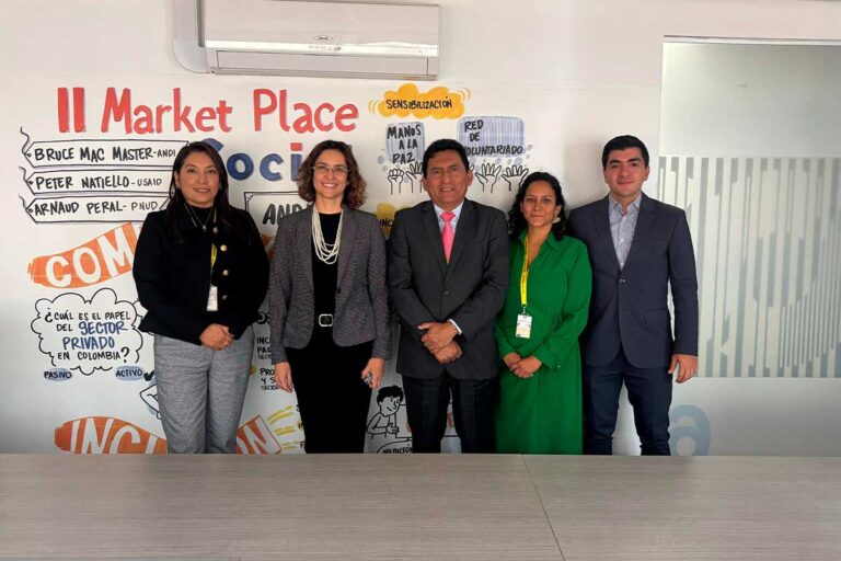 Visita de autoridades peruanas a la ANDI para diálogo PEI